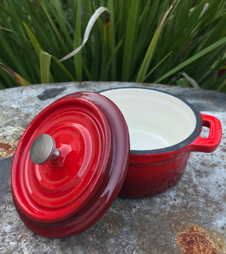 AXN025_Mini-Olla-de-Hierro-Fundido-Esmaltada-Rojo-Velvet-10cm_AXN_03