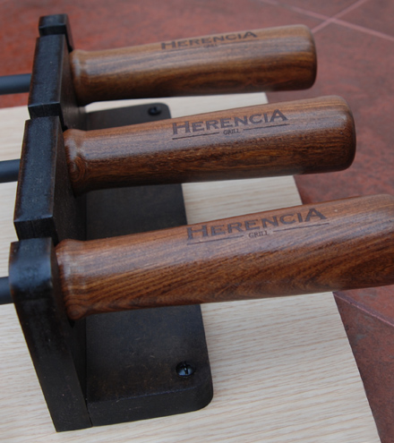 HER014_Juego-de-herramientas-X-3-con-Panel_Herencia Grill_03