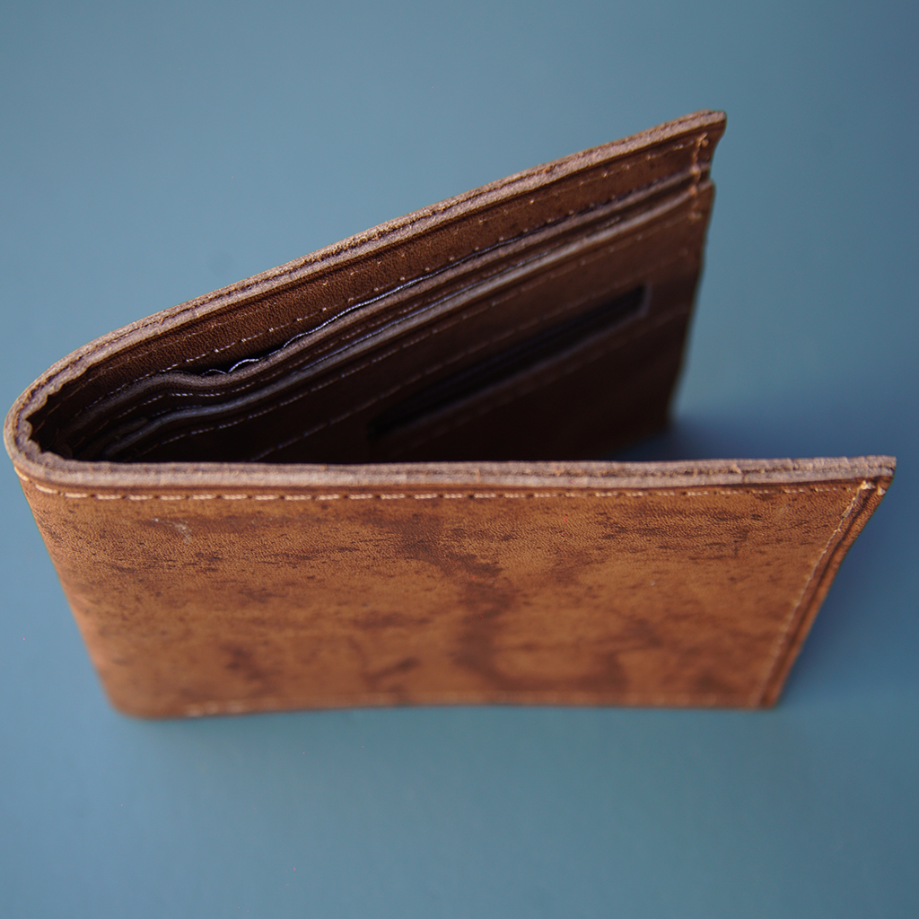 Billetera lisa con divisiones interiores